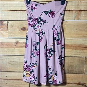 Women’s strapless flower blouse.